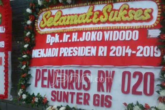 Pengurus RW hingga Rumah Makan Kirim Bunga Untuk Jokowi - JPNN.COM