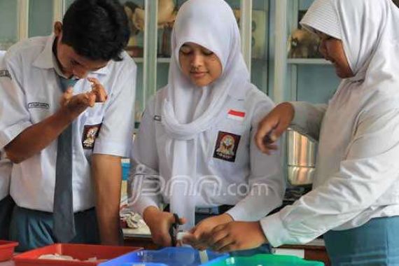 Siswa-Siswi SMA 4 Magelang Bikin Minuman Segar dari Ampas Tahu - JPNN.COM