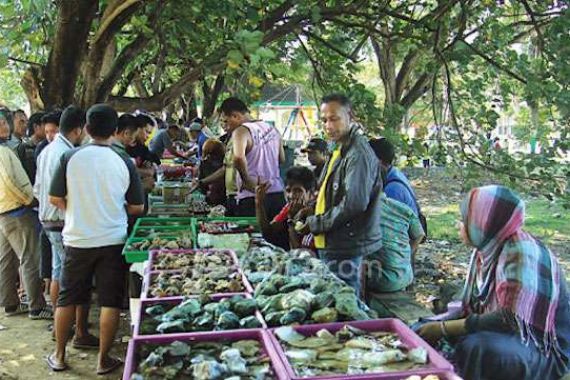 Cerita di Balik Sukses Para Pedagang Batu Bacan di Ternate - JPNN.COM