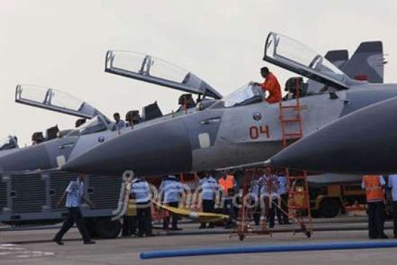 Sukhoi TNI AU Paksa Pesawat Singapura Mendarat di Supadio - JPNN.COM