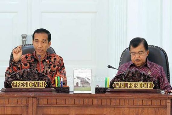 Beda dengan JK, Jokowi Bantah BBM Naik Bulan Ini - JPNN.COM