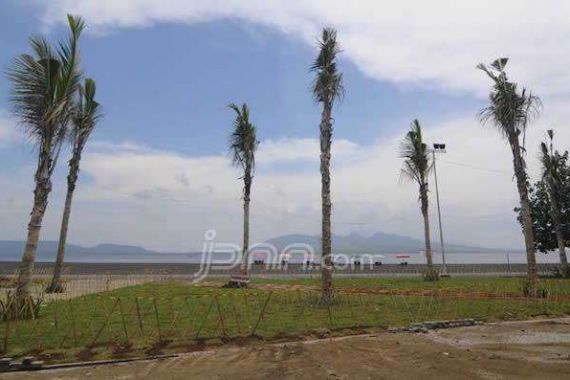 Pantai Boom di Banyuwangi Kian Cantik - JPNN.COM