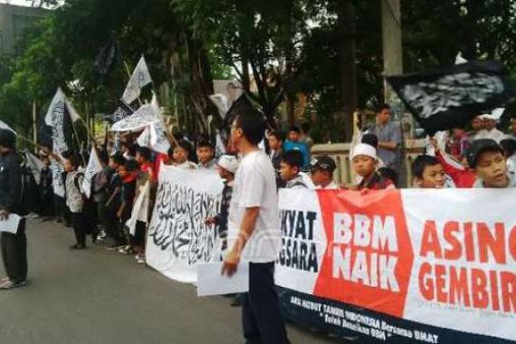 Tolak BBM Naik, Massa HTI Teriaki Jokowi Antek Amerika - JPNN.COM