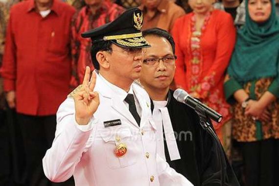 Ucapkan Sumpah, Ahok Resmi jadi Gubernur DKI - JPNN.COM