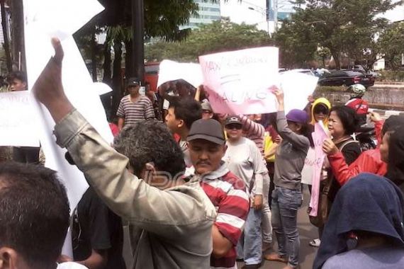 Gelar Demo Minta Menkes Copot Dirut RSUP Kandou Manado - JPNN.COM