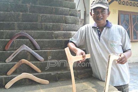 Dari Belajar Mengenal Kayu, Listyo Bramantyo Jadi Pembuat Bumerang - JPNN.COM