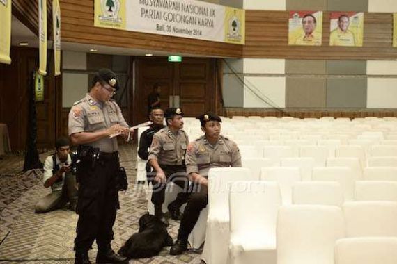 Sterilkan Arena Munas Golkar, Polisi Kerahkan Anjing Pelacak - JPNN.COM