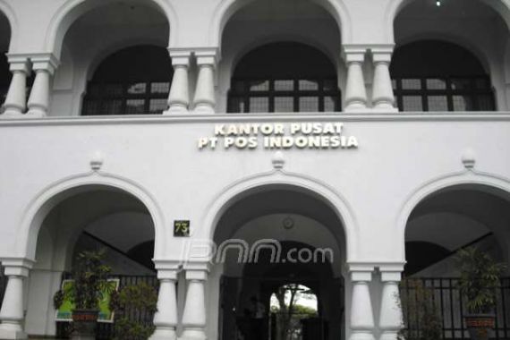 Kejagung Jebloskan Dua Pejabat PT Pos ke Rutan Salemba - JPNN.COM