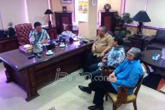 Rapat di Kantor DPP, Agung Tidak Gunakan Ruangan Ketum - JPNN.COM