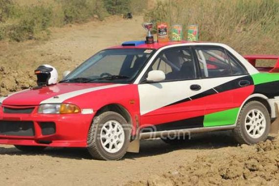 Mitsubishi Lancer GLXi 1996: Brotherhood of Rally - JPNN.COM