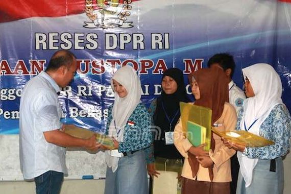 Adakan Pelatihan Dasar Kepemimpinan di Masa Reses - JPNN.COM