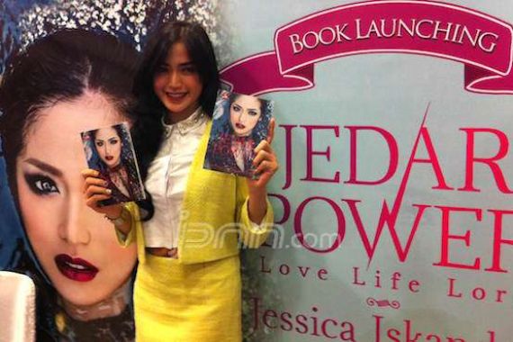 Luncurkan Buku, Jessica Iskandar Tetap Sebut Nama Ludwig - JPNN.COM