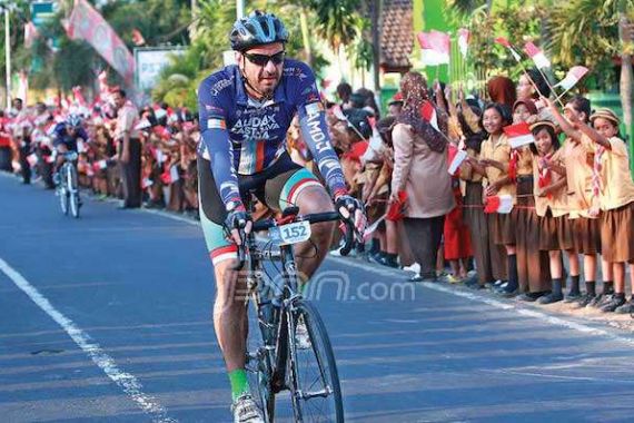 Catatan Cycling Seorang Diplomat Australia di Indonesia - JPNN.COM