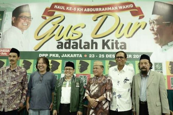 Arswendo Sebut Gus Dur Dewa Menyamar Kiai - JPNN.COM