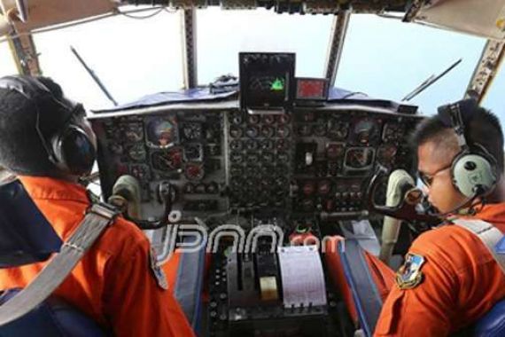 Basarnas Kembali Temukan Bagian Besar Pesawat AirAsia - JPNN.COM