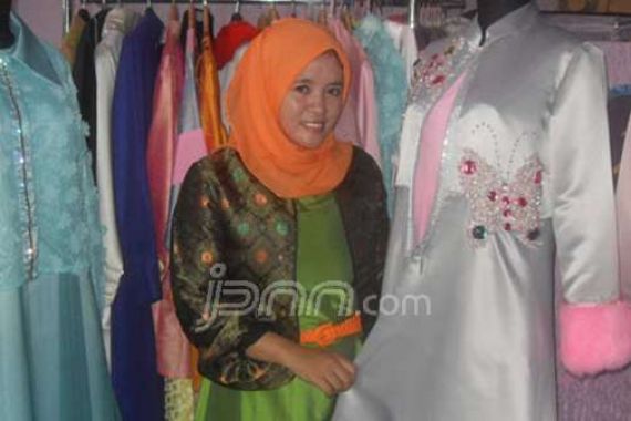 Hebatnya Seorang Guru Ngaji Sekaligus Desainer Baju Muslim (2) - JPNN.COM