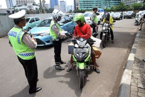 Terobos Jalan Thamrin, Puluhan Pengendara Motor Ditilang - JPNN.COM