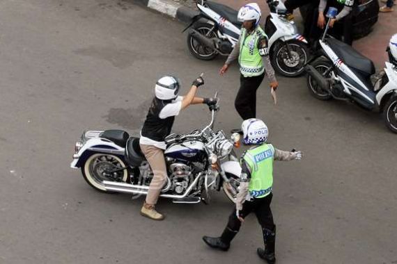 â€ŽPengendara Motor Protes, Ini Reaksi Ahok - JPNN.COM