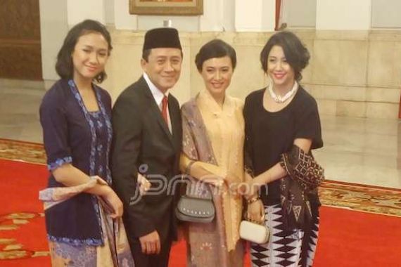 Ayah Sherina Munaf Dilantik Jokowi di Istana - JPNN.COM