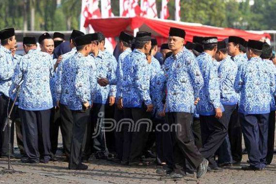 Jokowi Janjikan PP ASN Terbit Akhir Februari - JPNN.COM