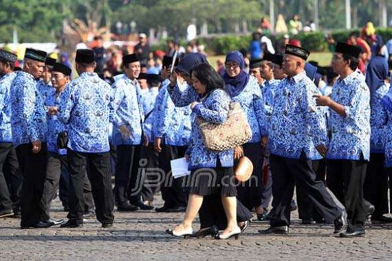 Bergaji Tinggi, PNS DKI Dilarang Pungli - JPNN.COM