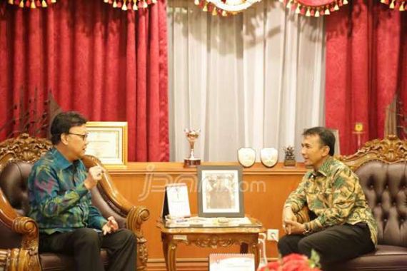 Bahas Kasus Sekda, Gubernur Sumut Dapat Amplop dari Mendagri - JPNN.COM