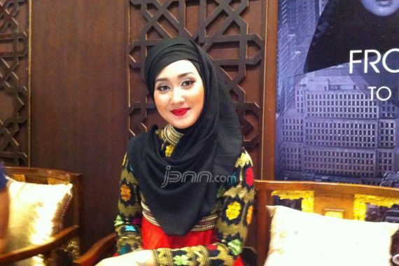 Bella Berhijab, Dian Pelangi Kirim Karangan Bunga - JPNN.COM