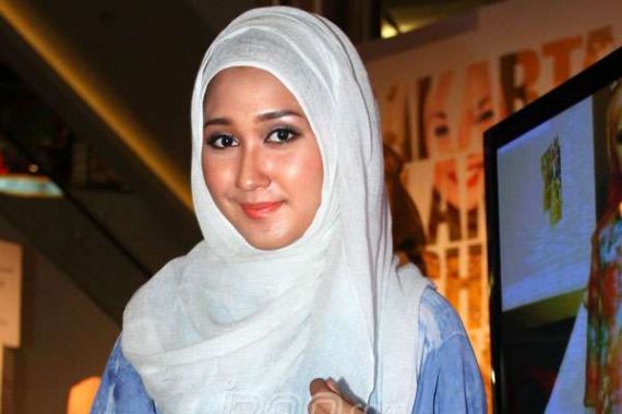 Profil Dian Pelangi, Desainer Muda Muslimah Indonesia - JPNN.COM
