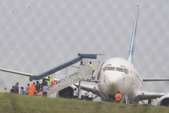 Keluar Landasan, Pesawat Garuda Indonesia Berhasil Dievakuasi - JPNN.COM