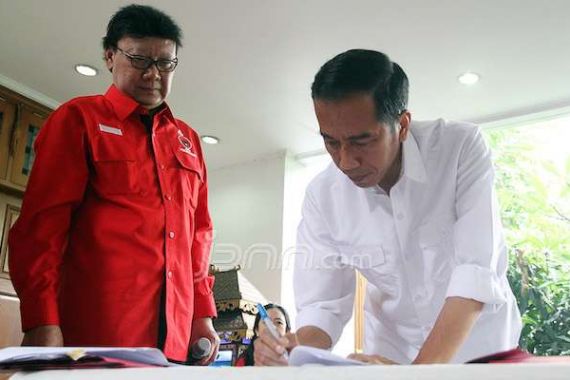 Andi Widjajanto Perintahkan Tjahjo Keluarkan Edaran Cara Sebut Jokowi - JPNN.COM