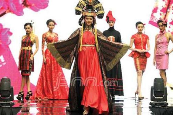 Meriahnya Sambut Imlek, Gaun pun Terinspirasi Budaya Tibet - JPNN.COM
