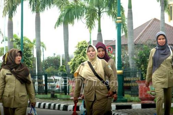 300 Honorer K2 di Banten Dikembalikan Jadi K1 - JPNN.COM