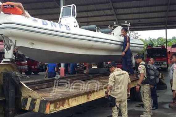 Terjunkan Amfibi Boat ke Lokasi Banjir di Ibukota Kaltara - JPNN.COM