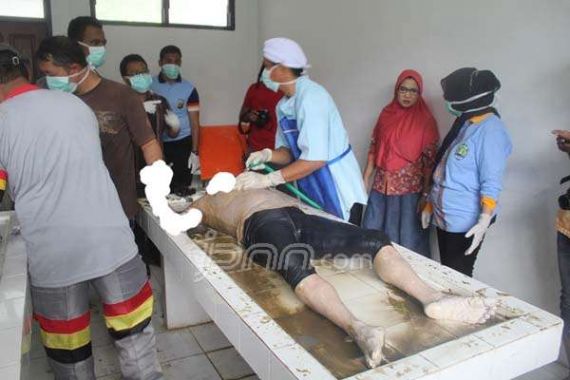 Mayat Wanita Cantik di Kolong Rumah Sempat Dikira Boneka - JPNN.COM