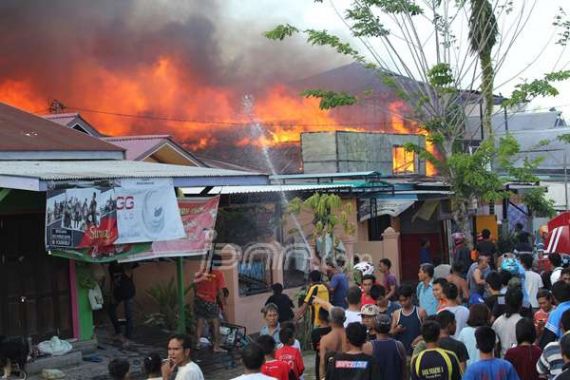 Kantor PKS dan Tiga Bangunan Lainnya Ludes Terbakar - JPNN.COM