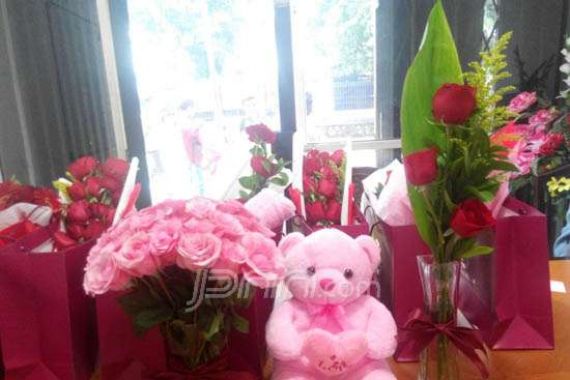 Berkah Valentine, Toko Bunga Ini Raup Rp 15 juta Sehari - JPNN.COM