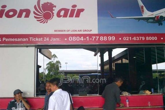 Takut Diserbu, Petugas Loket Lion Air Kabur - JPNN.COM