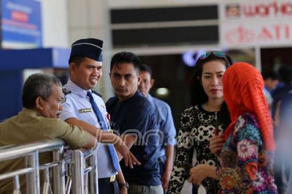 Waduh, Loket Tiket di Bandara Dipindah ke Rumah Makan - JPNN.COM
