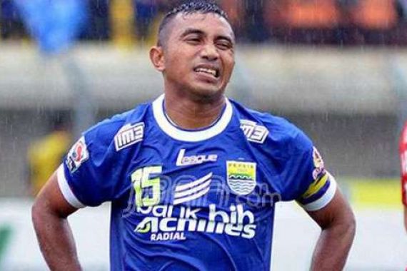 Persib Hadapi Laga Berat, Fisik Firman Utina Masih Jeblok - JPNN.COM