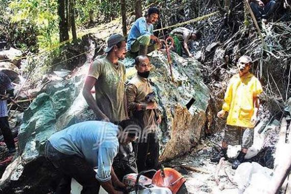 Wow...Batu Giok Green Borneo Bernilai Jual Tinggi Ditemukan - JPNN.COM