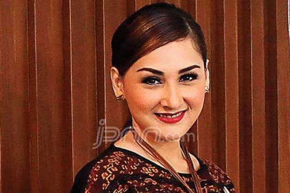 Artis Ini Terbiasa Pulang Larut Malam, Tiga Anaknya gimana? - JPNN.COM