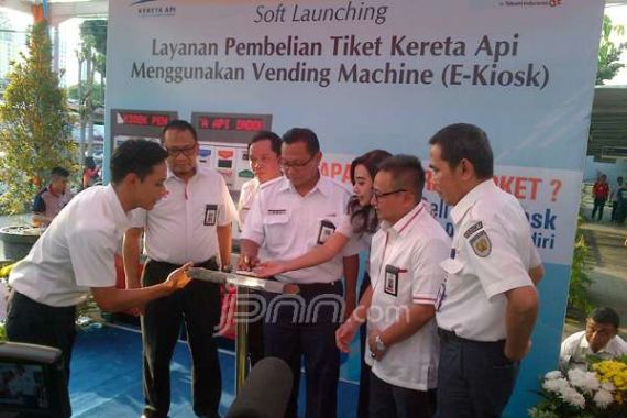 Permudah Pelayanan, PT KAI Luncurkan Mesin Penjual Tiket Otomatis - JPNN.COM