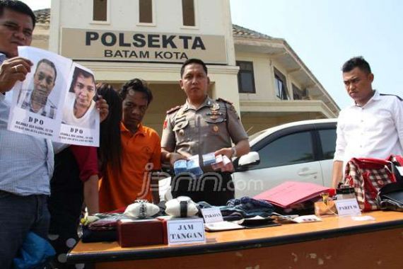 Dorr.. Pembobol Mobil Lintas Negara Roboh Ditembak Polisi - JPNN.COM