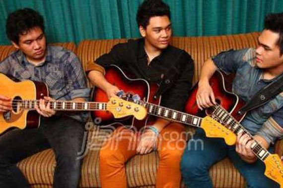 Ditantang Buat Soundtrack Film, TheOvertunes Ciptakan Jatuh Dari Surga - JPNN.COM