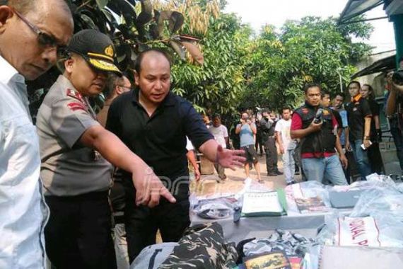 Sejumlah Dokumen Disita dari Rumah Terduga Anggota ISIS di Bekasi - JPNN.COM