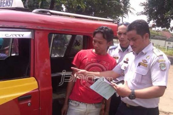 Puluhan Angkot Tua Terjaring Razia - JPNN.COM