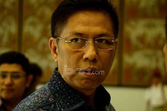 Buk.. Buk.. Buk.. Tiga Pukulan Mendarat Telak di Muka Wakil Ketua Komisi III - JPNN.COM