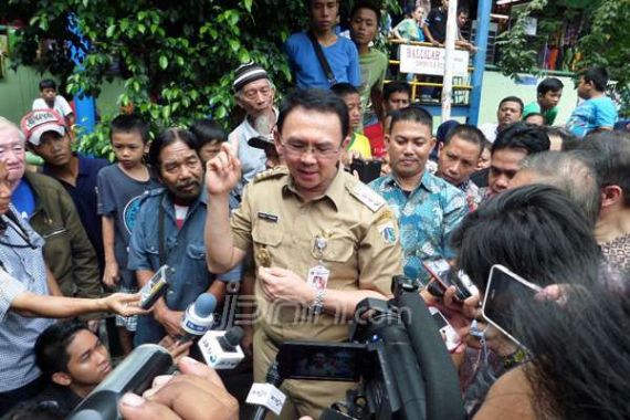 Ngidam, Perempuan Ini Minta Ahok Pegang Perutnya - JPNN.COM