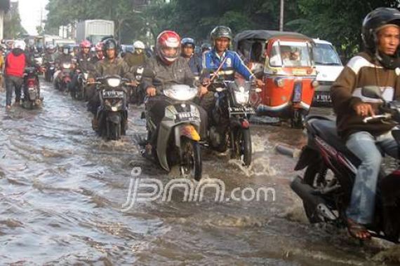 Mengecek Option Part Setelah Motor Menerjang Banjir - JPNN.COM