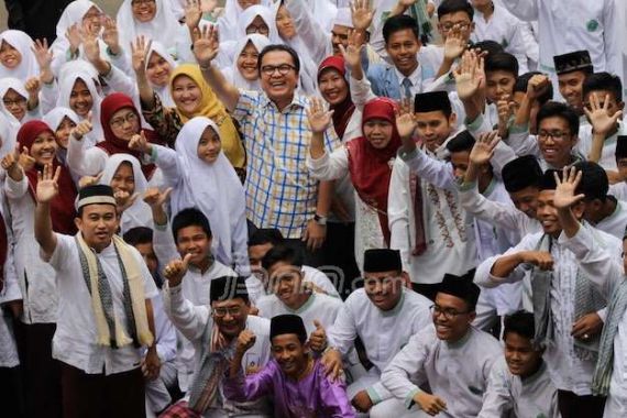 Temui Murid Madrasah, Tantowi Ingatkan Bahaya ISIS - JPNN.COM
